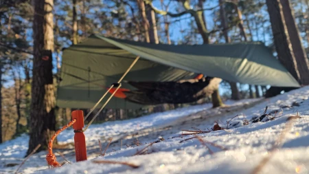 EASY Tarp 4x4 peg and tensioner.jpg