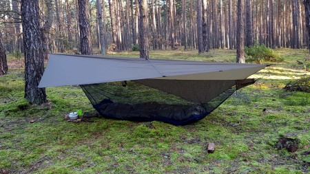 tarp 2x3 z moskitierą i materacem.jpg